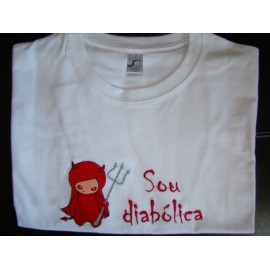 Embroidered T-shirt "Sou diabólica" ("I'm evil")